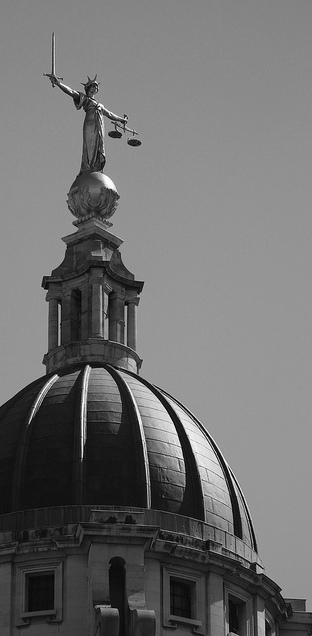 A photo showing the Statue of Justice on top of the Central Criminal Court in London
